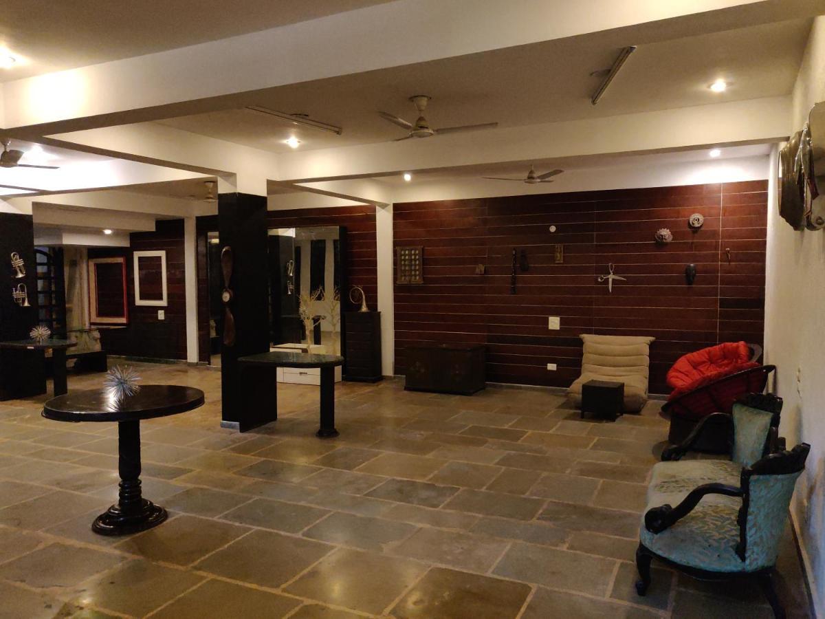 Aakritii Hotels Gurgaon Exterior photo